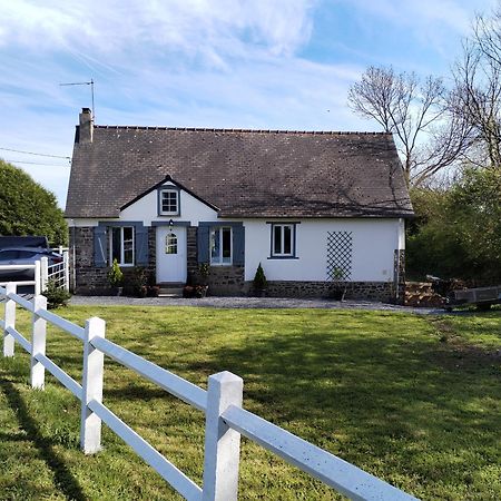 La Croix Douillet Gavray-sur-Sienne Exterior foto