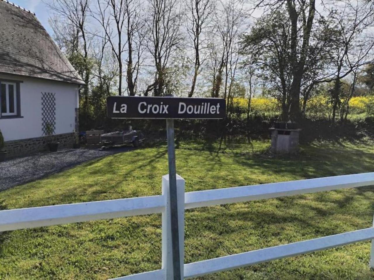 La Croix Douillet Gavray-sur-Sienne Exterior foto